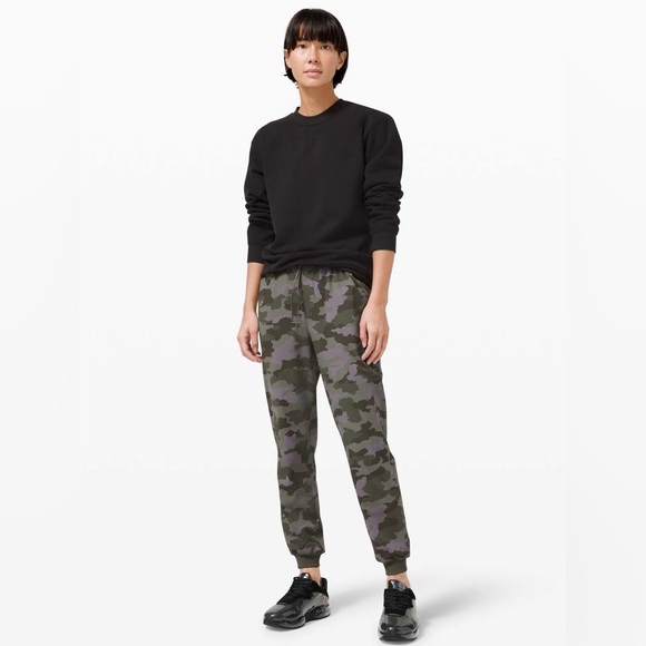 Lululemon Stretch High-Rise Jogger in Heritage 365 Camo Dusky Lavender Multi - Picture 1 of 2